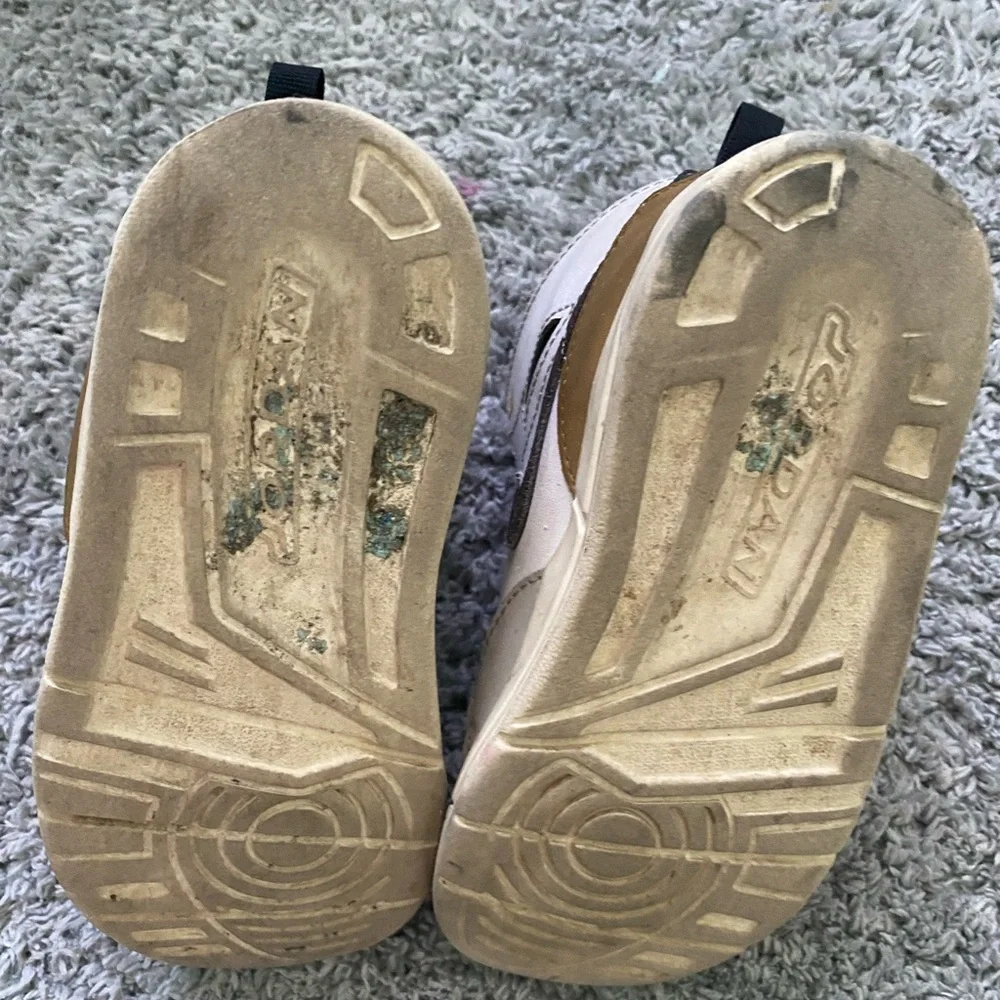 Toddler Nike Jordan Sneakers - Picture 11 of 15